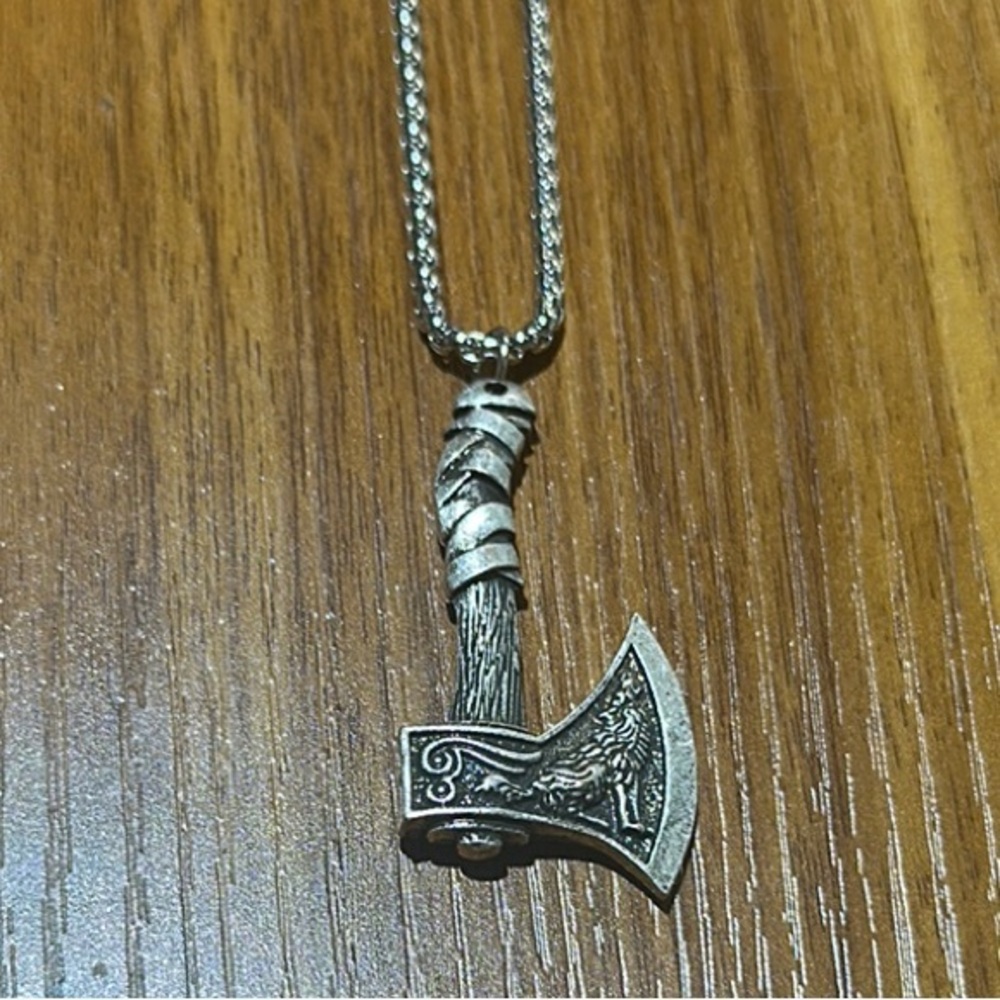 NWOT Viking Style Silver & Grey Axe Pendant Necklace with Wolf Design 🦖
